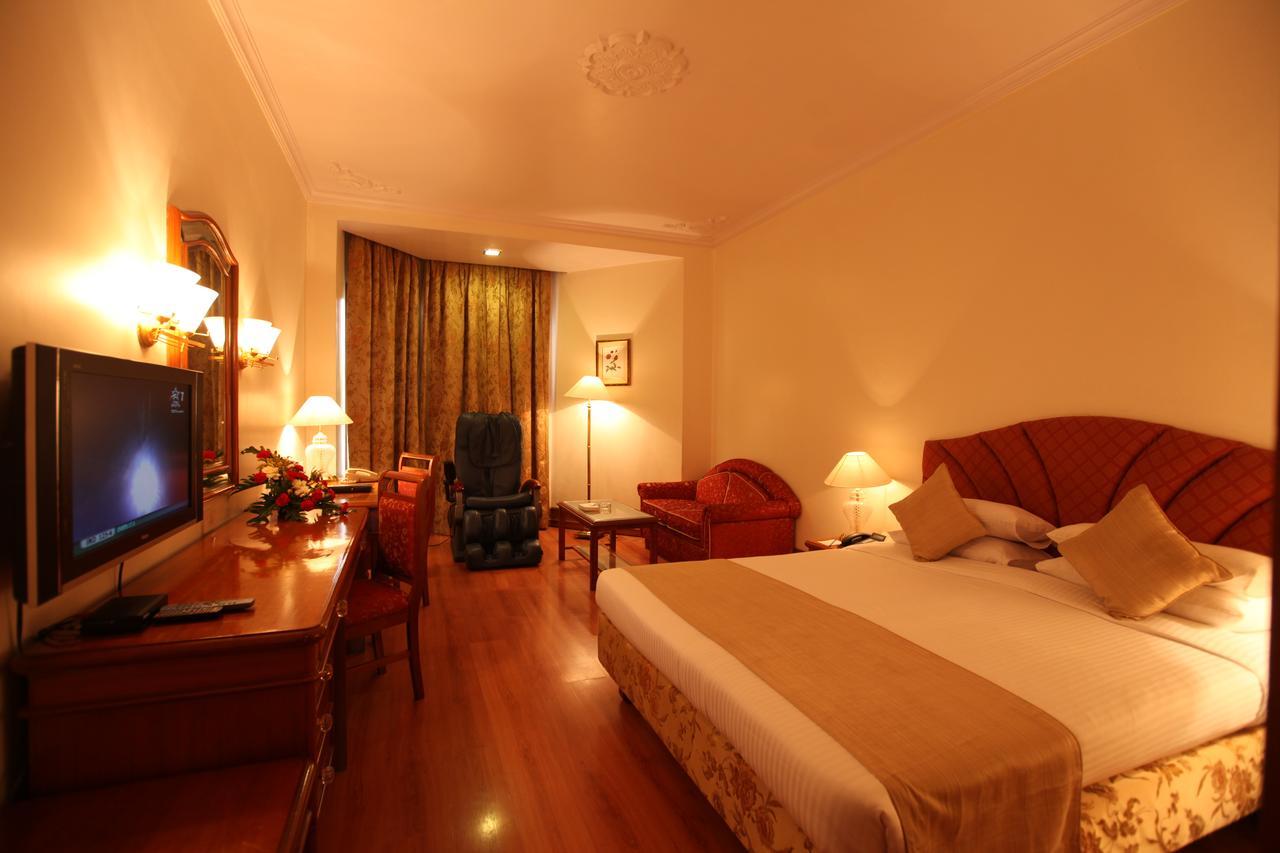 Hotel The Capitol Bangalore Exterior foto
