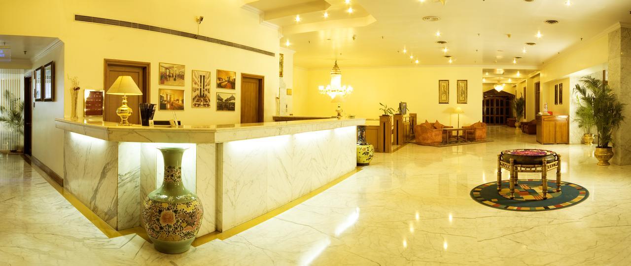 Hotel The Capitol Bangalore Exterior foto